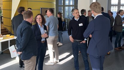 Frau Dr. Andrea Holzapfel im Gespräch