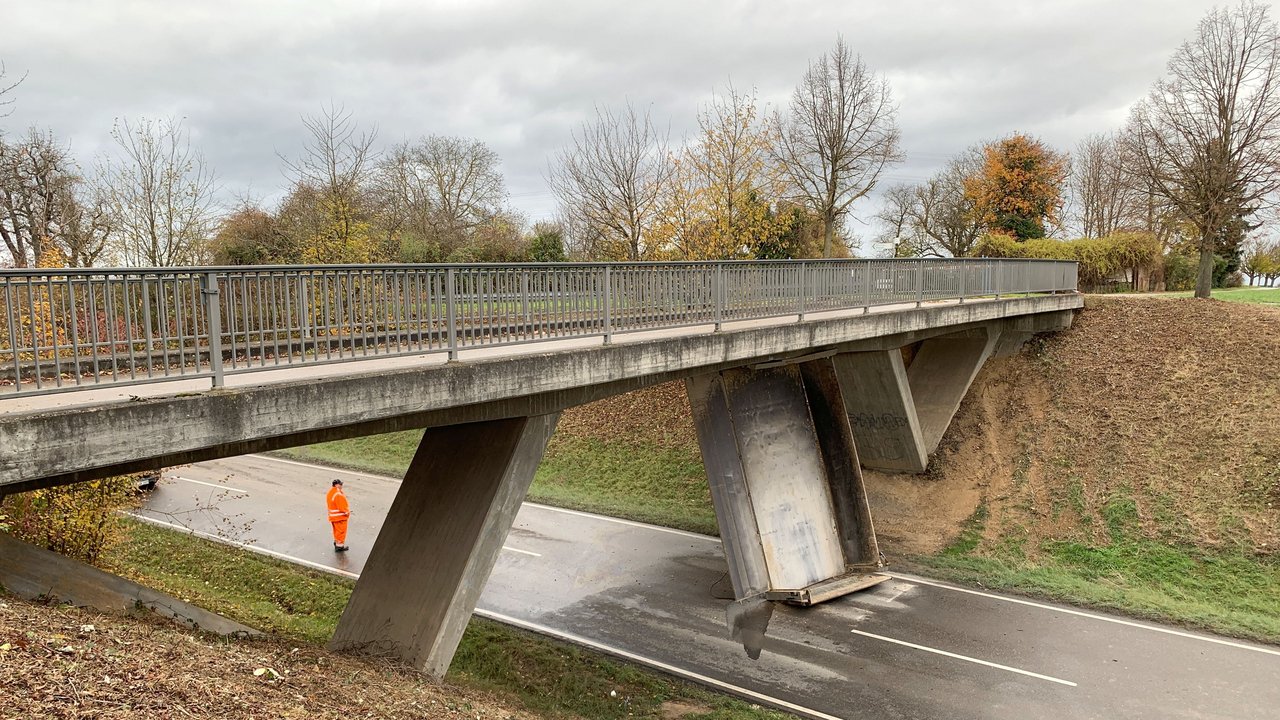 Brücke über die L 1110 bei Stuttgart-Stammheim