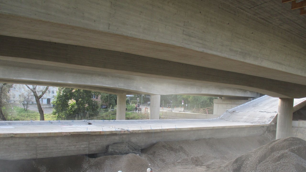Der östliche Teil der Gumpenbachbrücke nach der Sprengung