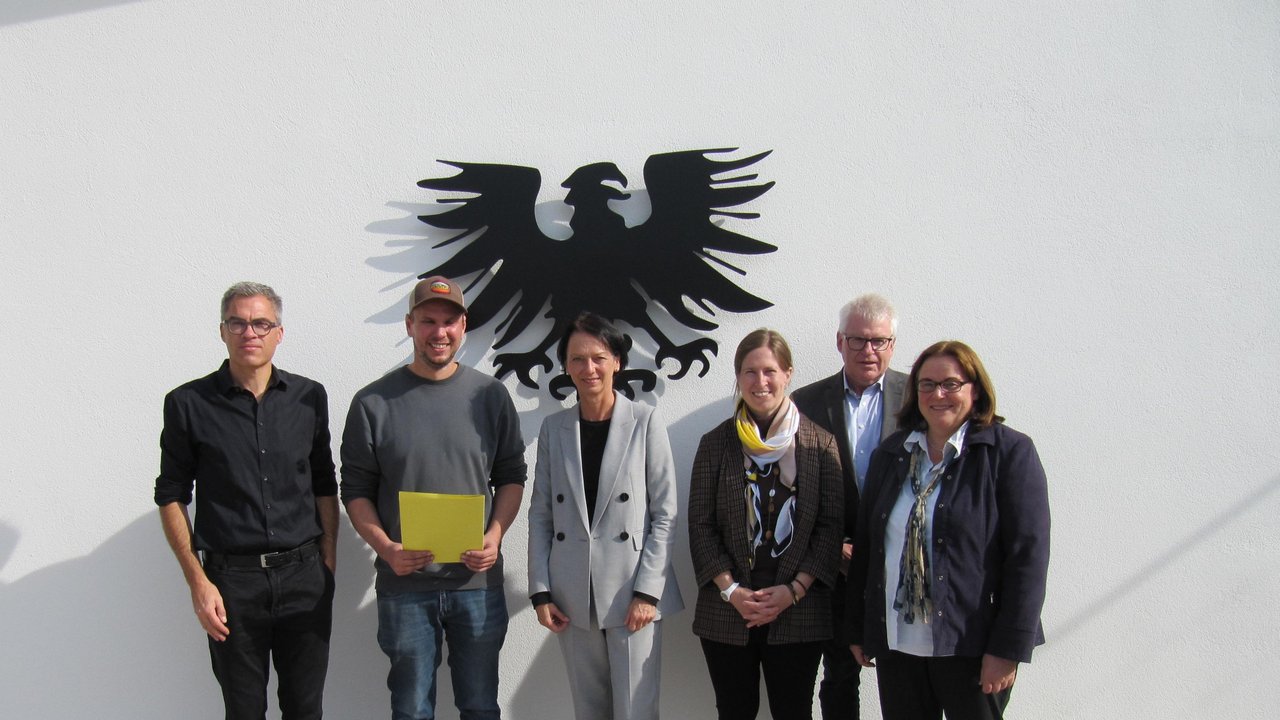 Bild zeigt Regierungspräsidentin Bay mit Heiner Rumetsch, Jens Zimmerle, Nadine Vosseler, Bernhard Ritz und Sabine Feile