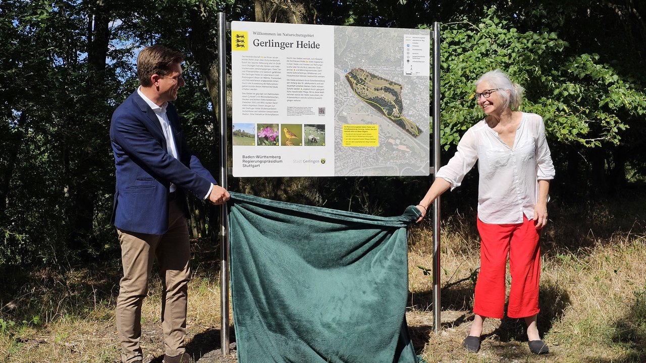 Enthüllung der Informationstafeln mit Ulrike Möck und Bürgermeister Dirk Oestringer