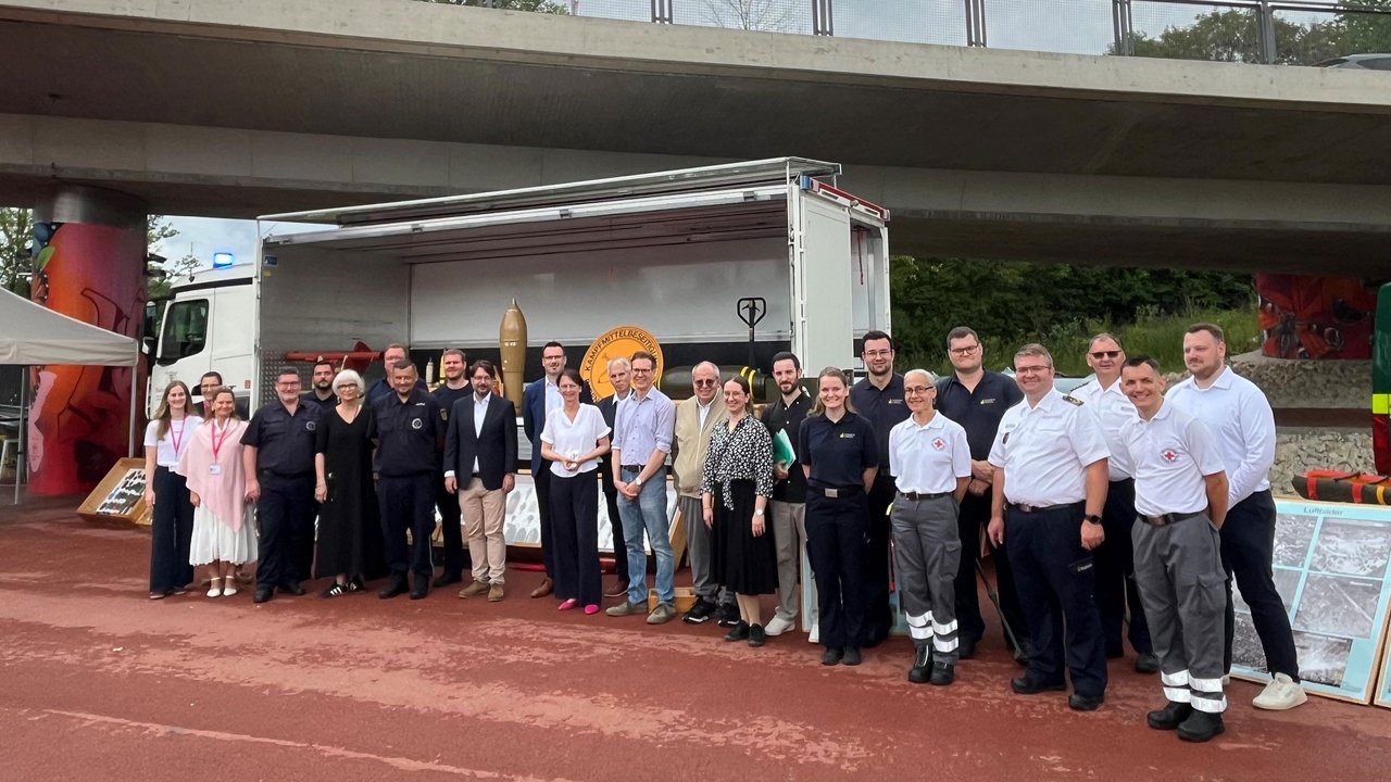 Gruppenbild mit Beteiligten und Partner