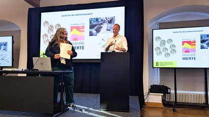 Mitautorin Dr. Birgit Kulessa und Oberbürgermeister Dr. Daniel Rapp
