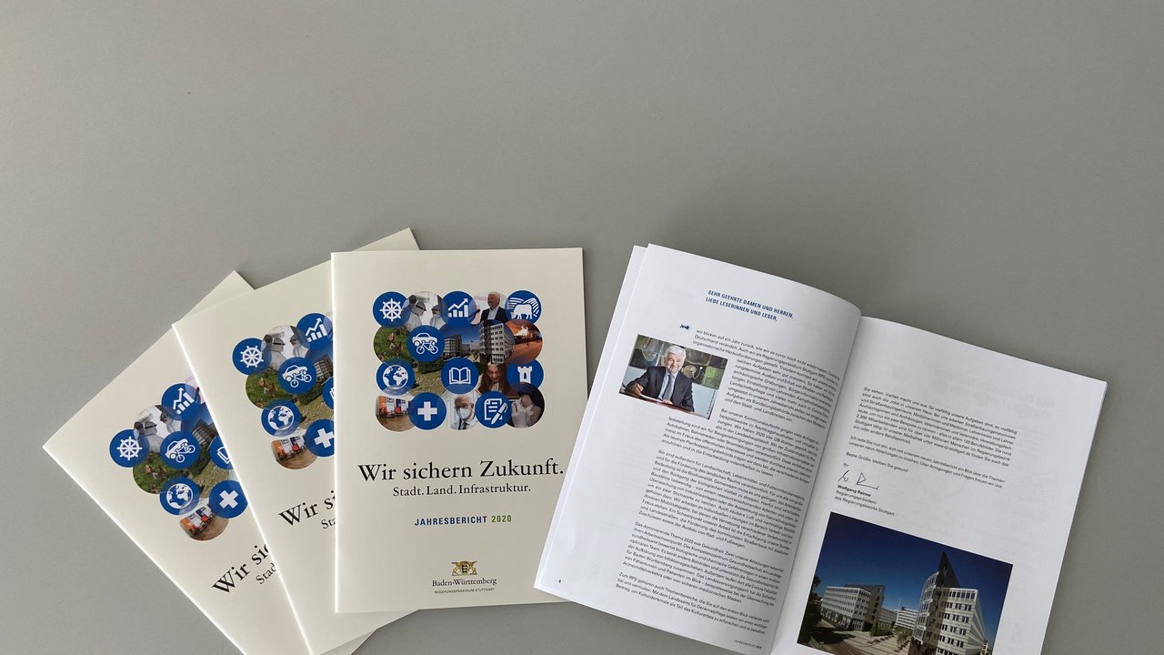Exemplare des Jahresberichts 2020