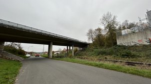 Brückenuntersicht Brücke über die Bahn