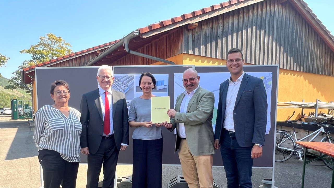 Zentralisierung der Abwasserbeseitigung im Mittleren Kochertal: Übergabe des Förderbescheides