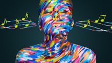 Künstlerische Fächer Frau mit buntem Body-Painting und Noten
