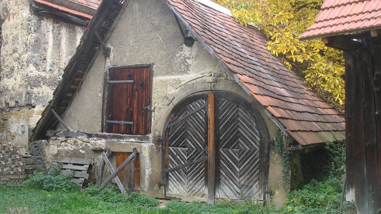 Gedeckter Keller für Wein