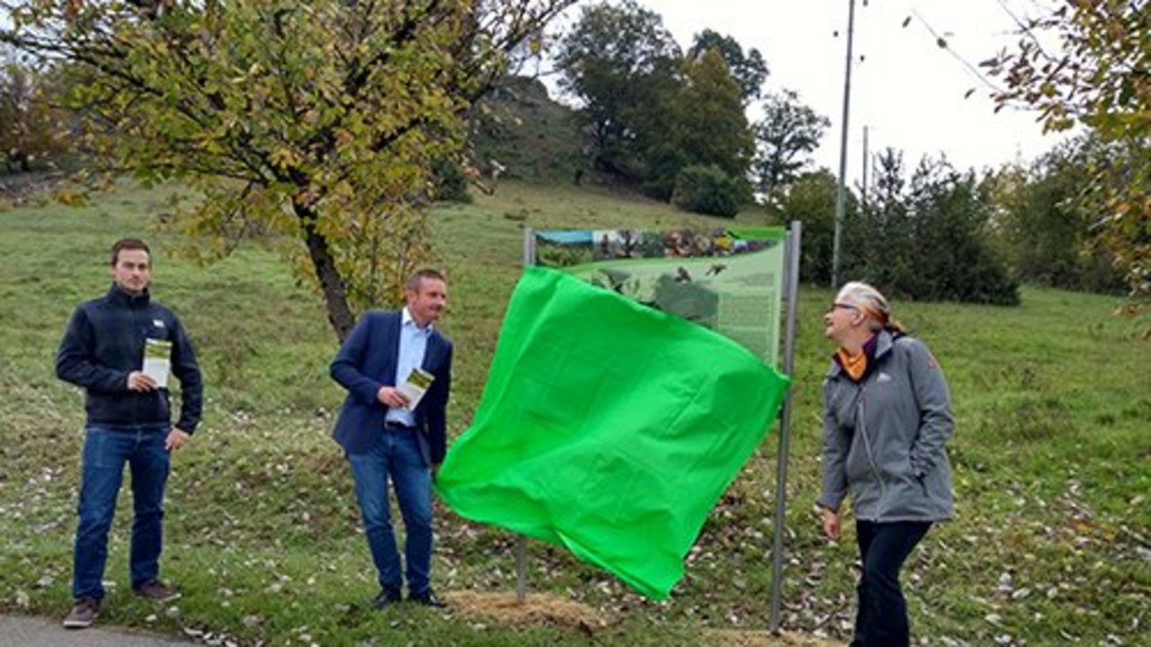 Einweihung der Informationstafeln, v.l.n.r. Sven Krauß (Bauamtsleiter), Bürgermeister Holger Weise, Ulrike Möck (RPS)