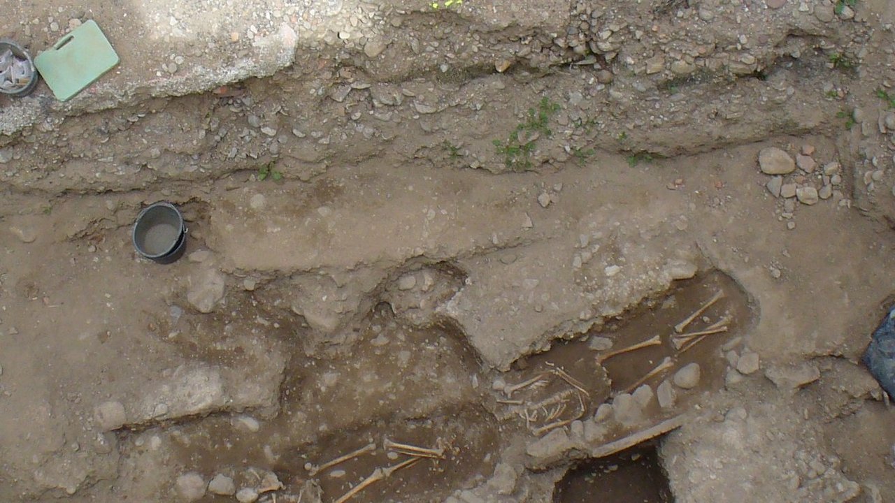 Anthropologische Befundung und Bergung von Bestattungen des mittelalterlichen Leprafriedhofes