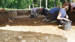 Der zweite Grabungsschnitt während der Ausgrabung. 