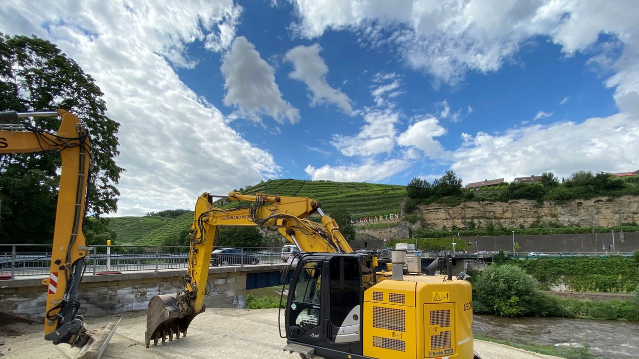 Bild zeigt zwei Bagger