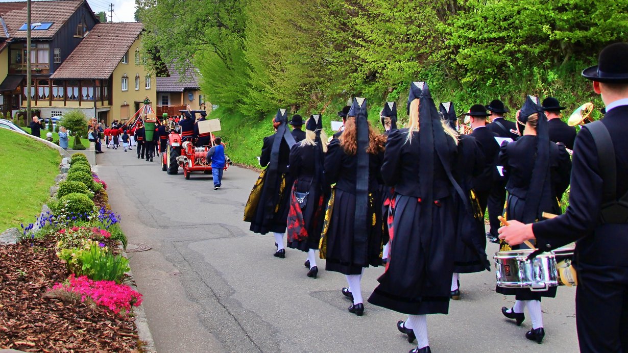 Trachtenkapelle und Umzug im Schwarzwald