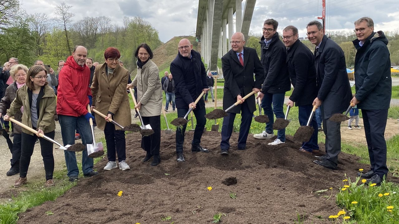 Feierlicher Spatenstich für den Baubeginn des Murrtal-Viadukts Feierlicher Spatenstich für den Baubeginn des Murrtal-Viadukts