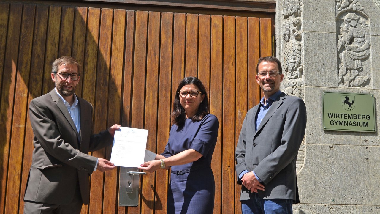 Bestellung von Jürgen Sauter zum neuen Leiter des Wirtemberg-Gymnasiums Stuttgart-Untertürkheim (v.l.n.r. Jürgen Sauter, Andrea Siefert, Michael Schneider)