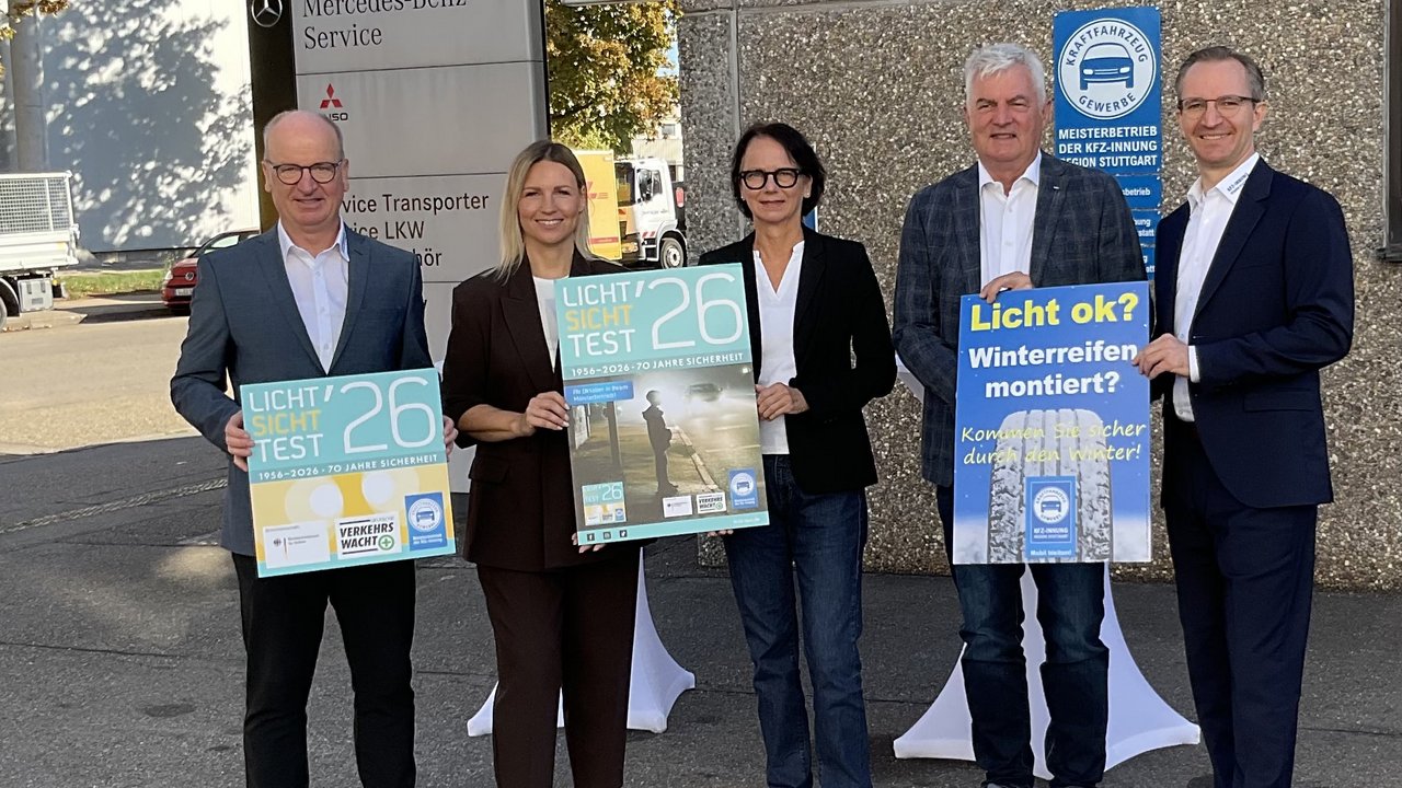 Zum regionalen Auftakt des Licht-Sicht-Tests 2026 im Autohaus Zweig in Stuttgart-Weilimdorf werben Vertreter aus Politik, Verkehrssicherheitsarbeit und Kfz-Gewerbe gemeinsam für mehr Verkehrssicherheit. 