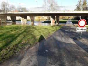 Brücke über einen Fluss