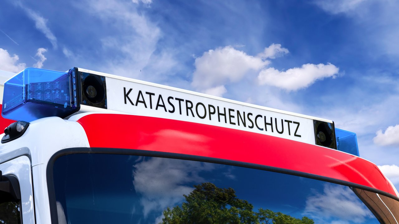 Notfallfahrzeug mit der Aufschrift Katastrophenschutz