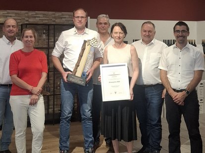 Regierungspräsidentin Susanne Bay zu Besuch bei den Bottwartaler Winzern