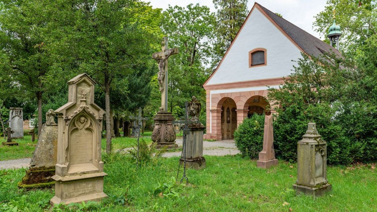 Grabmale auf dem Alten Friedhof in Freiburg