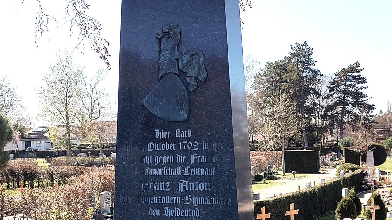 Denkmal des Grafen von Hohenzollern-Haigerloch am Friedhof in Weil am Rhein