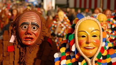 Bild zeigt Masken der Allemanischen Fasnet