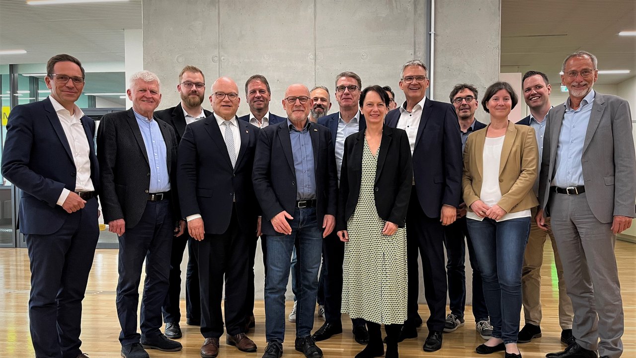 Gruppenbild der Partnerinnen und Partner des Mobilitätspakts Heilbronn-Neckarsulm