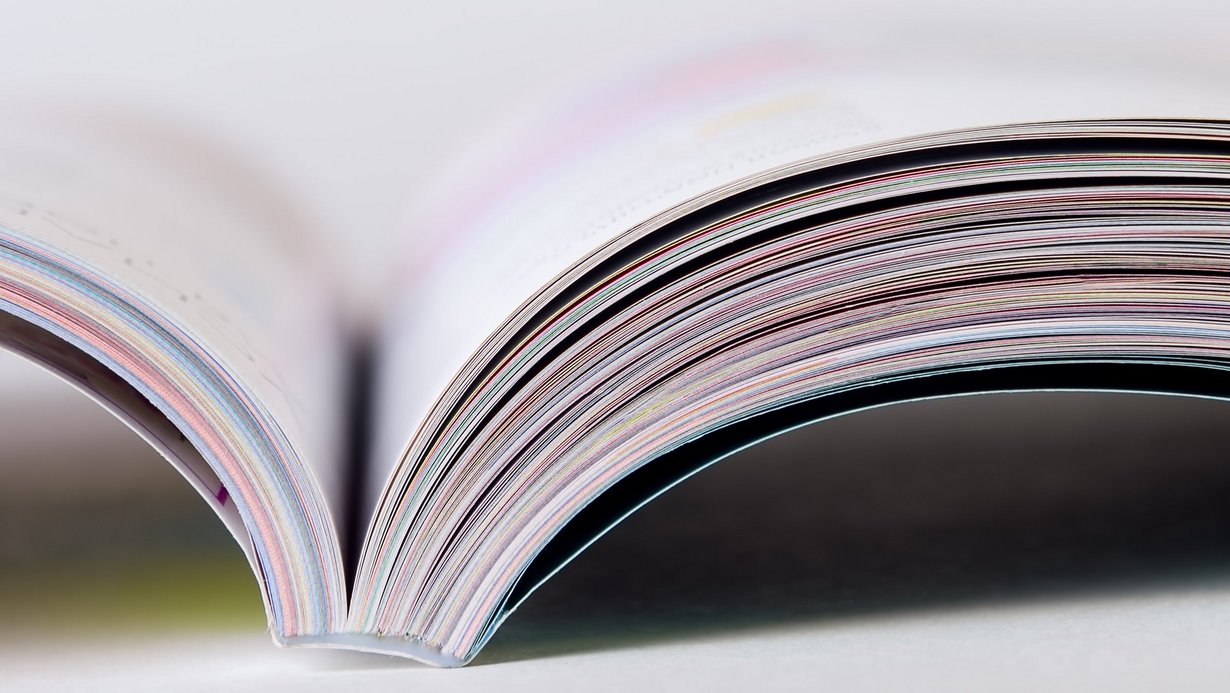 Bild zeigt ein aufgeschlagenes Buch