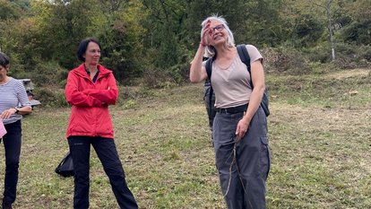 Regierungspräsidentin Susanne Bay und RPS-Referatsleiterin Ulrike Möck begrüßen die Teilnehmenden