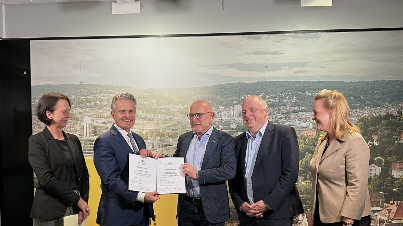 v.l.n.r.: Regierungspräsidentin Susanne Bay, OB Dr. Frank Nopper, Minister Winfried Hermann, Technischer Vorstand der SSB Thomas Moser und SSB-Personalvorständin Annette Schwarz