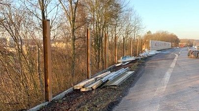 B 10 Stuttgart-Zuffenhausen: Bild zeigt Abbau der bestehenden Lärmschutzwände