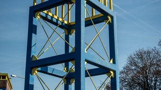 Bild zeigt einen Turm an der Haltestelle Rastatter Straße