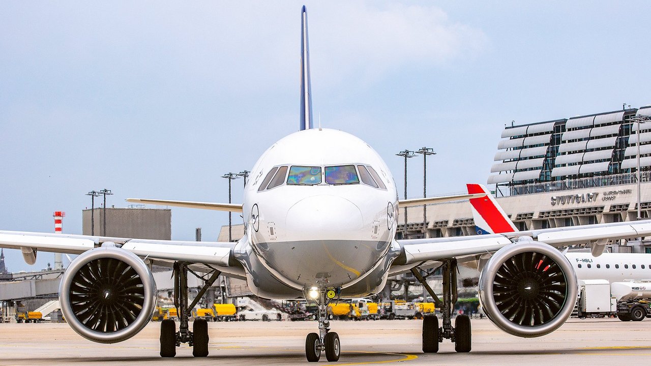 Eine A 320 neo auf dem Flughafen Stuttgart