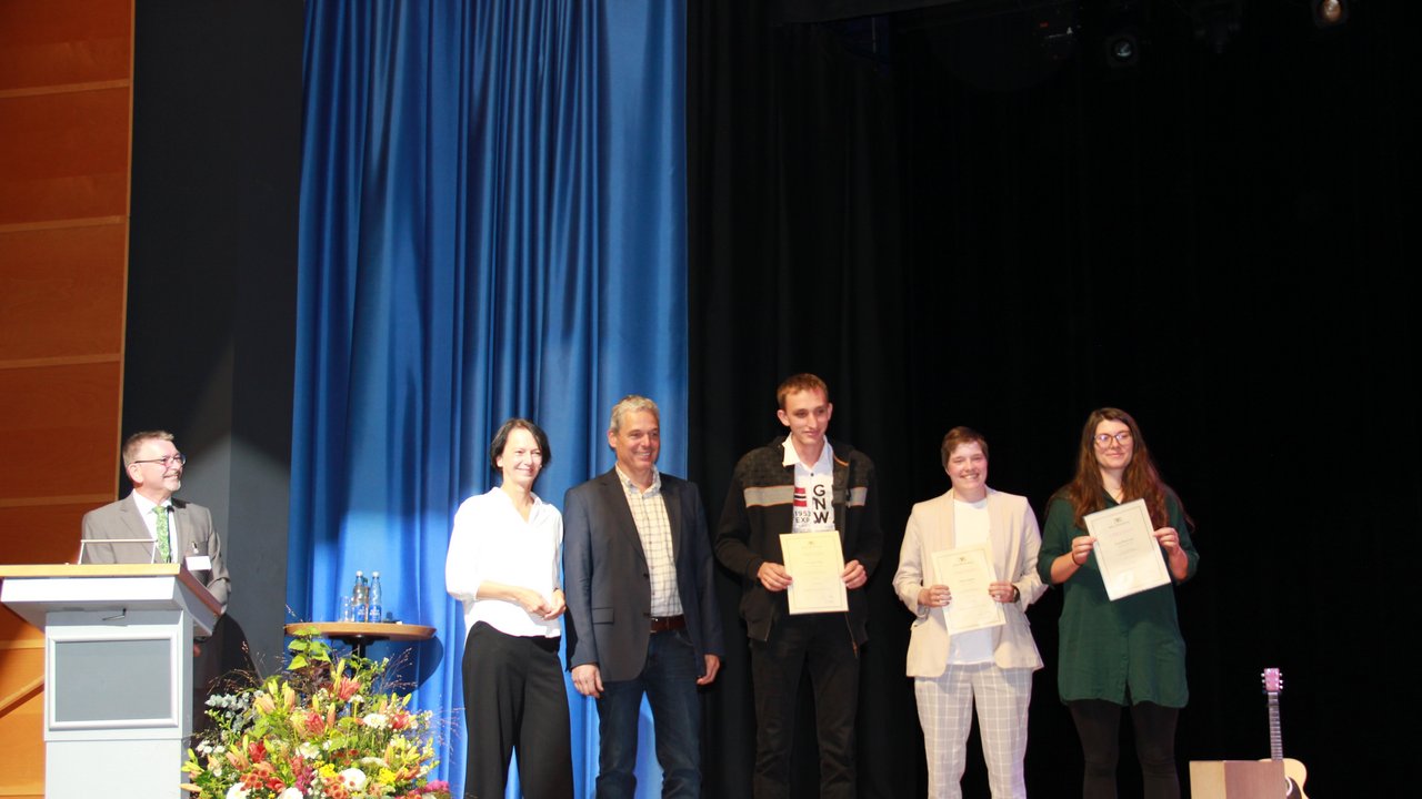 Gruppenbild mit Regierungspräsidentin Bay