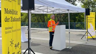 Referatsleiter Andreas Klein bei der symbolischen Verkehrsfreigabe Murrbrücke L 1100