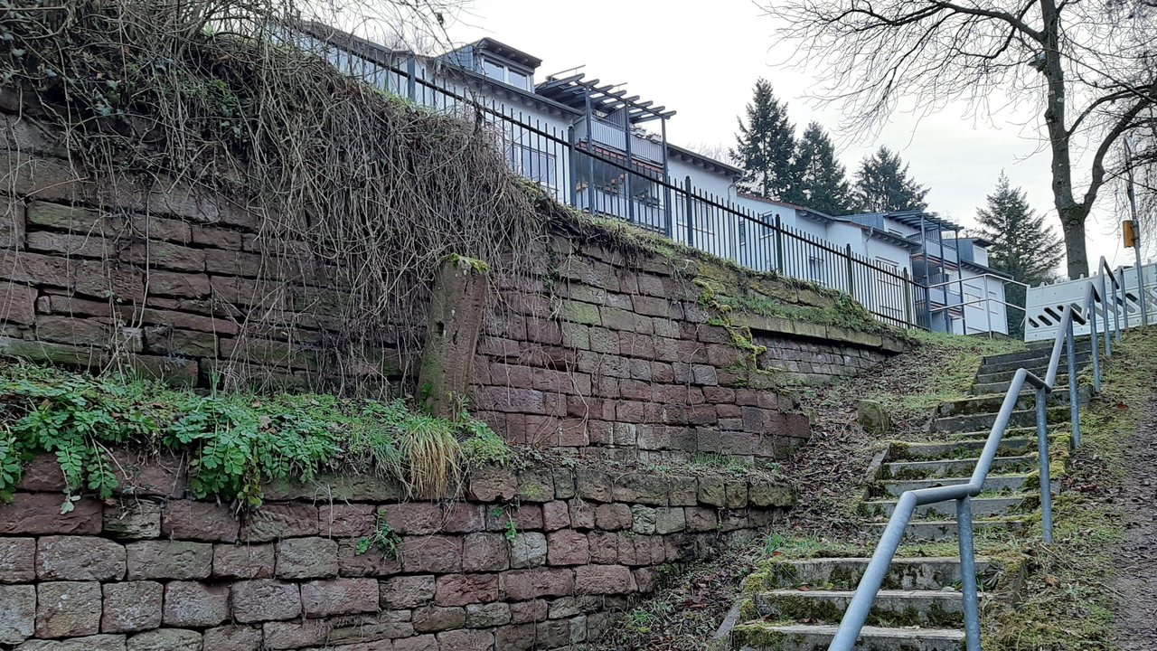 Zustand Fußgängerweg vor der Maßnahme