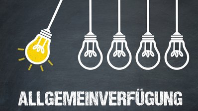 fünf Glühbirnen, darunter der Schriftzug Allgemeinverfügung
