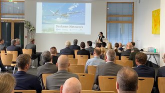 Regierungspräsidentin Susanne Bay betont in ihrem Grußwort, dass die Projektbeteiligten mit einem sehr innovativen Vorhaben an das Regierungspräsidium Stuttgart (RPS) herangetreten sind, das stets vom RPS unterstützt wurde