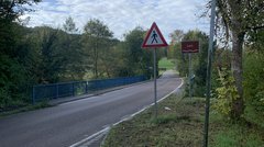 L 1075 Brücke über die Lein (Leinroden) - Straßenansicht