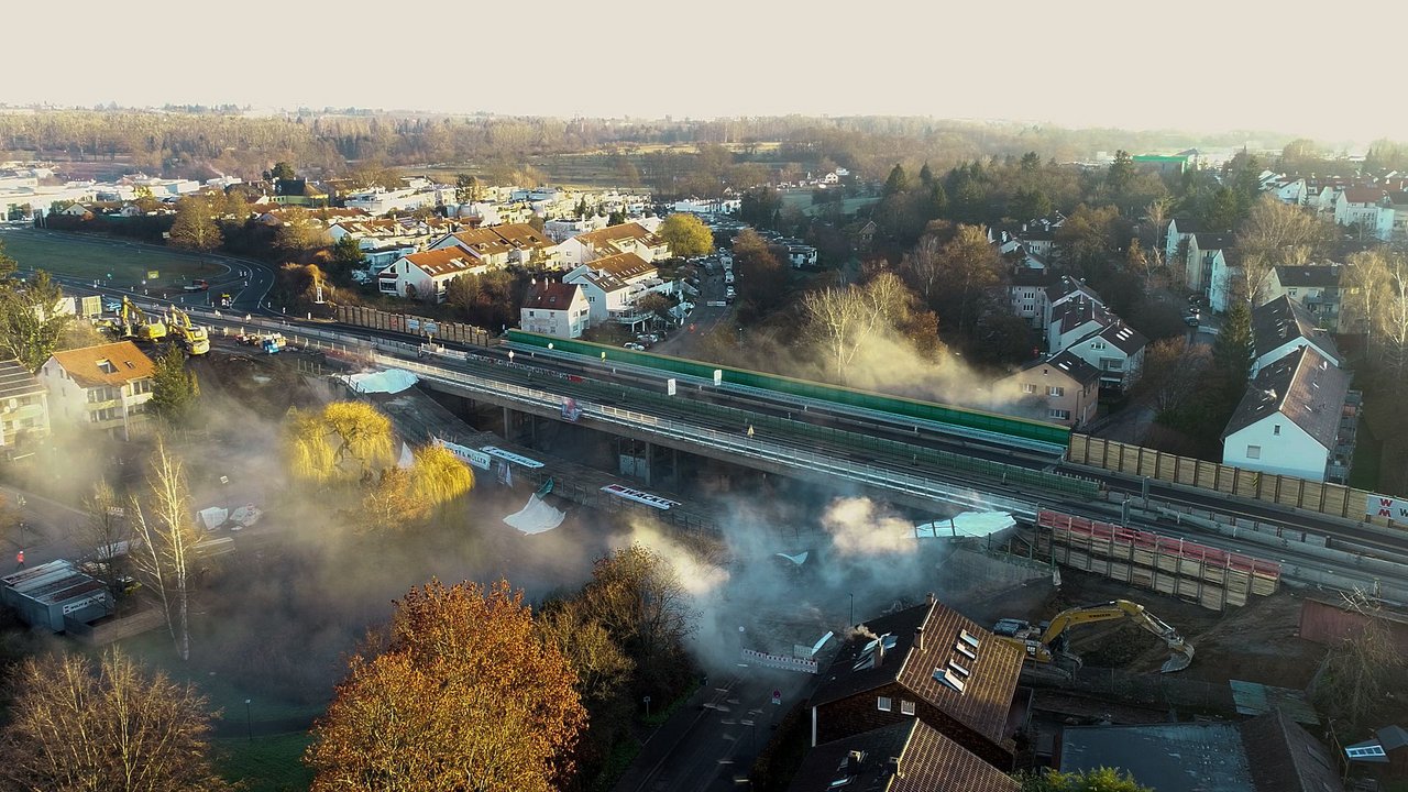 Bild zeigt Sprenung der Gumpenbachbrücke