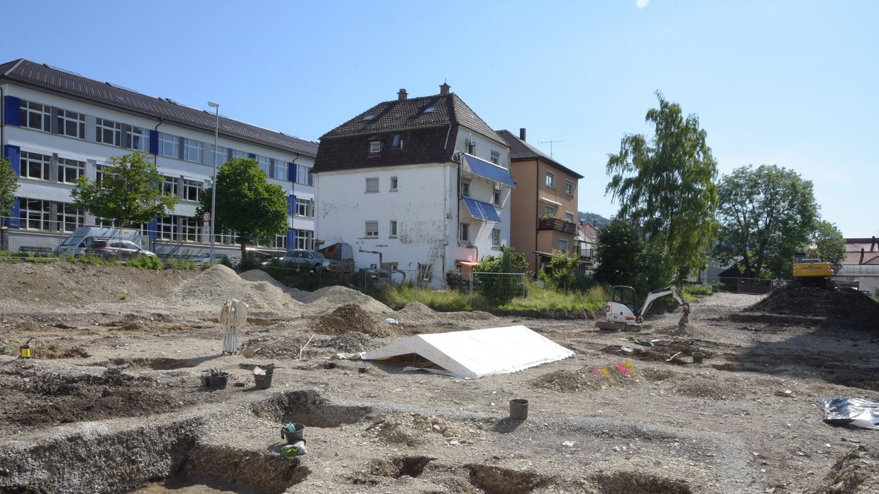 Bild zeigt freigelegte Siedlungsspuren aus dem Mittelalter
