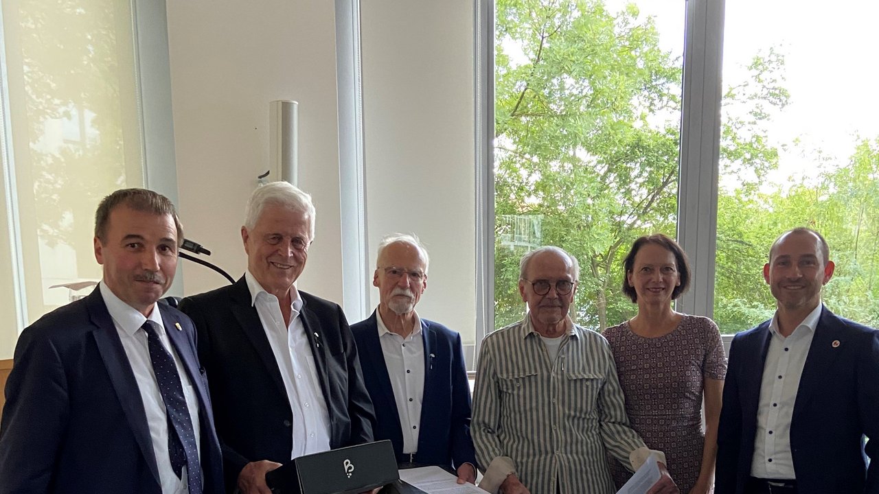 Konrad Epple (MdL), Reinhard Knoblich, Hans-Jürgen Sostmann, Wilfried Kapp, RP'in Susanne Bay, OB Dr. Stefan Belz