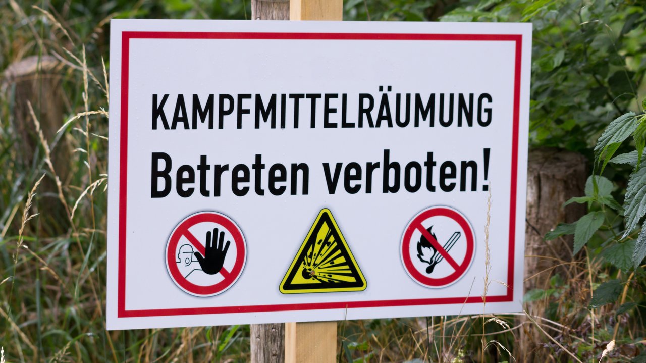 Verbotsschild der Kampfmittelräumung