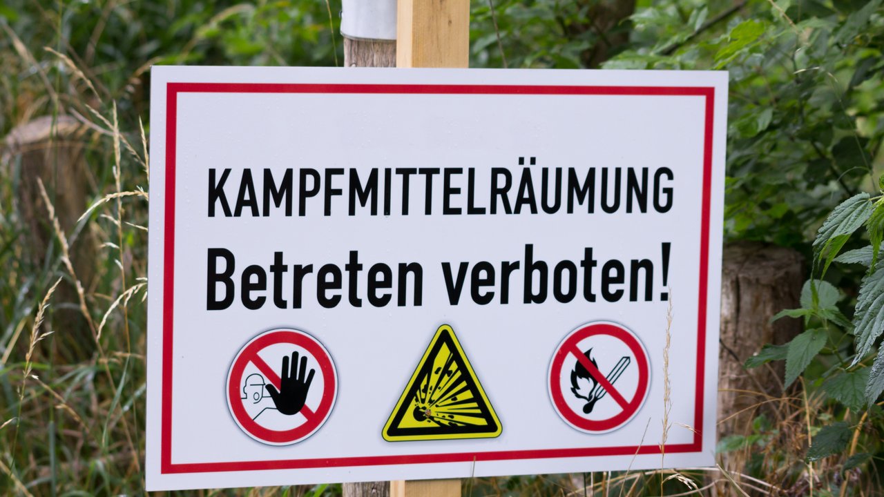 Verbotsschild der Kampfmittelräumung