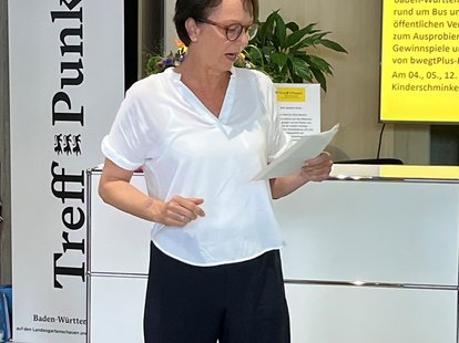 Begrüßung durch Regierungspräsidentin Bay