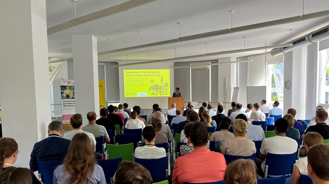 Regierungspräsidentin Susanne Bay begrüßt die Teilnehmenden des Workshops